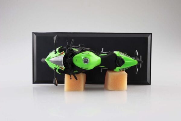 Kawasaki Ninja ZX-25R Lime Green/Ebony Die Cast Motor modell