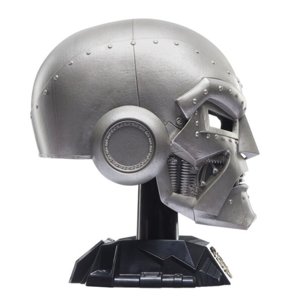 MARVEL Legends Doctor Doom Sisak
