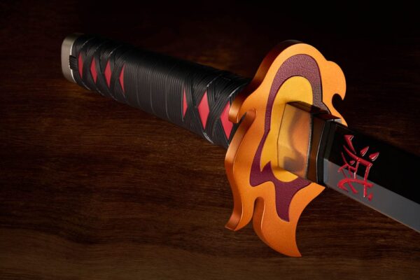 Demon Slayer: Kimetsu no Yaiba Proplica Replika 1/1 Nichirin Sword (Tanjiro Kamado) Kyojuro Rengoku´s Sword Gueard Ver. 88 cm