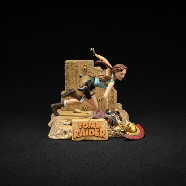 Tomb Raider 1996 PVC Szobor Lara Croft Classic Era 17 cm