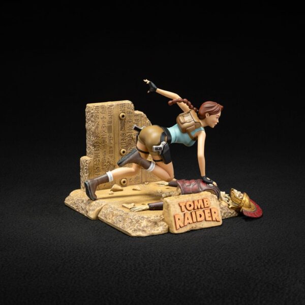 Tomb Raider 1996 PVC Szobor Lara Croft Classic Era 17 cm