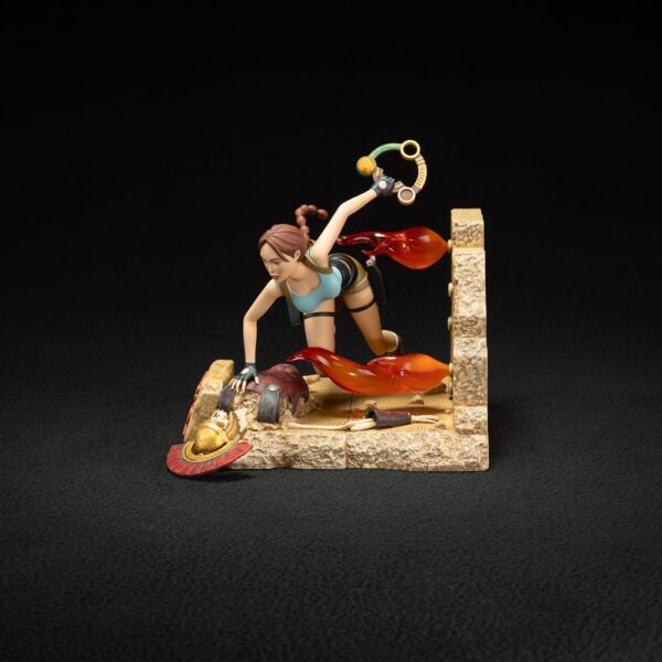 Tomb Raider 1996 PVC Szobor Lara Croft Classic Era 17 cm