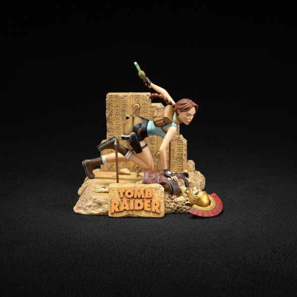 Tomb Raider 1996 PVC Szobor Lara Croft Classic Era 17 cm