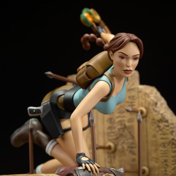Tomb Raider 1996 PVC Szobor Lara Croft Classic Era 17 cm