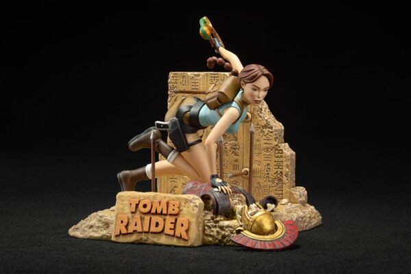 Tomb Raider 1996 PVC Szobor Lara Croft Classic Era 17 cm