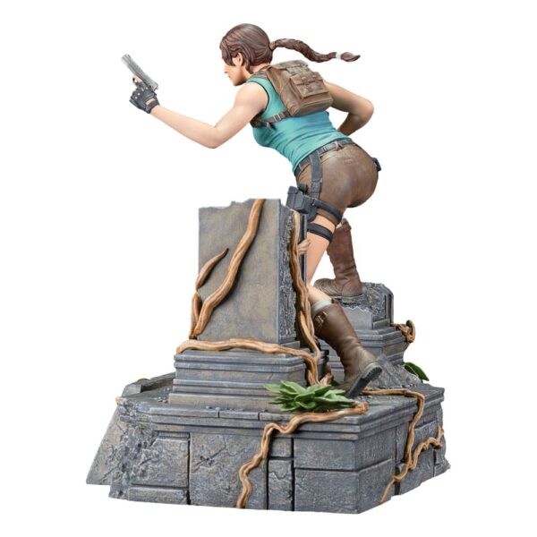 Tomb Raider PVC Szobor Lara Croft 24 cm