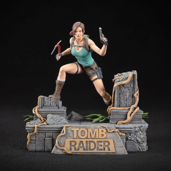 Tomb Raider PVC Szobor Lara Croft 24 cm