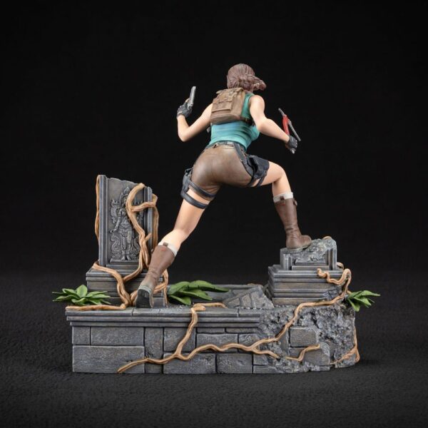 Tomb Raider PVC Szobor Lara Croft 24 cm