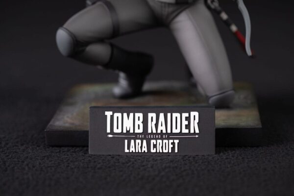 Tomb Raider PVC Szobor The Legend of Lara Croft 19 cm