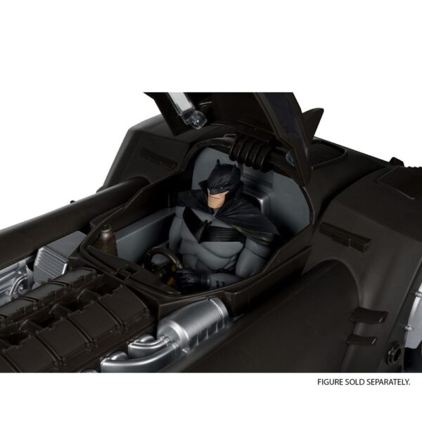 DC Multiverse Jármű White Knight Batmobile (Gold Label) 18 cm DC Multiverse Jármű White Knight Batmobile (Gold Label) 18 cm