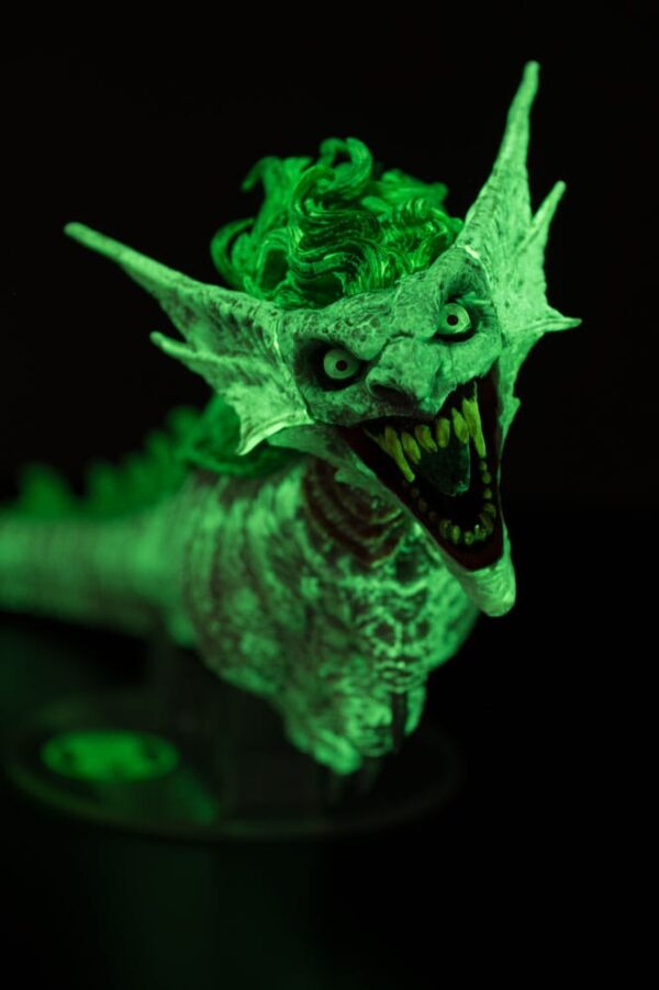 Dark Nights: Metal DC Multiverse Akció Figura The Joker Dragon Glow in the Dark Edition (Gold Label) 25 cm