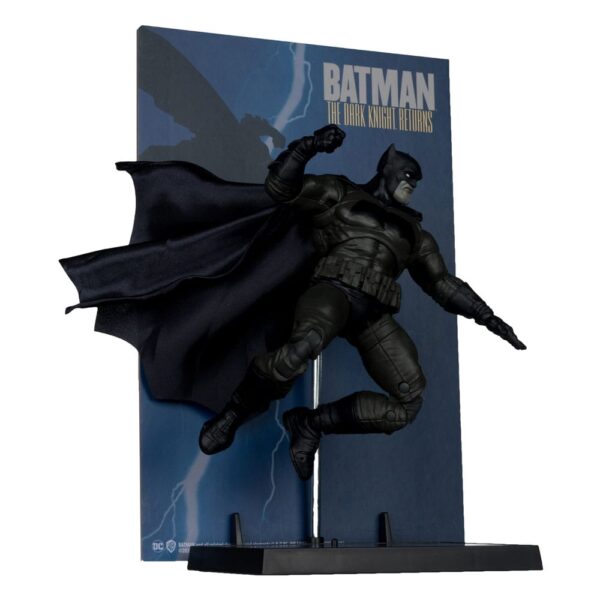 DC Multiverse McFarlane Cover Recreations Akció Figura Batman (Batman: The Dark Knight Returns #1) (Gold Label) 18 cm