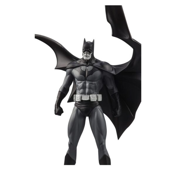 DC Direct  Szobor Batman Black & White Batman (by Jorge Jimenez) 27 cm
