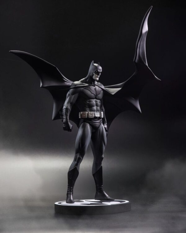 DC Direct  Szobor Batman Black & White Batman (by Jorge Jimenez) 27 cm
