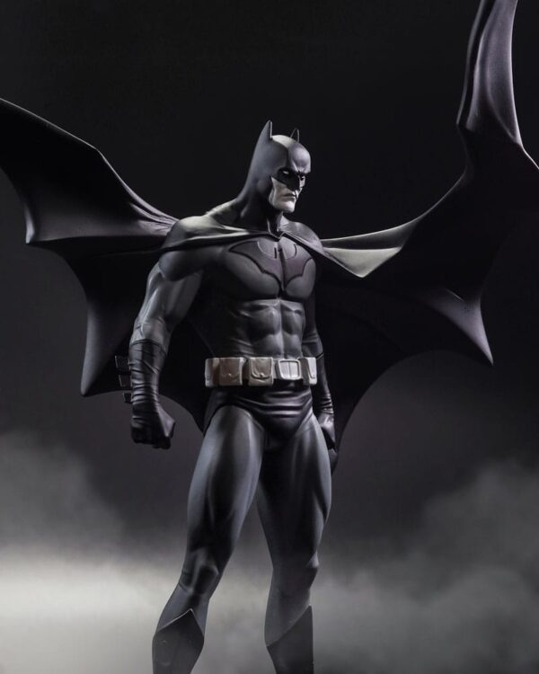 DC Direct  Szobor Batman Black & White Batman (by Jorge Jimenez) 27 cm