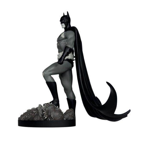 DC Direct Szobor 1/10 Batman by Bjorn Barends (Black White) 18 cm