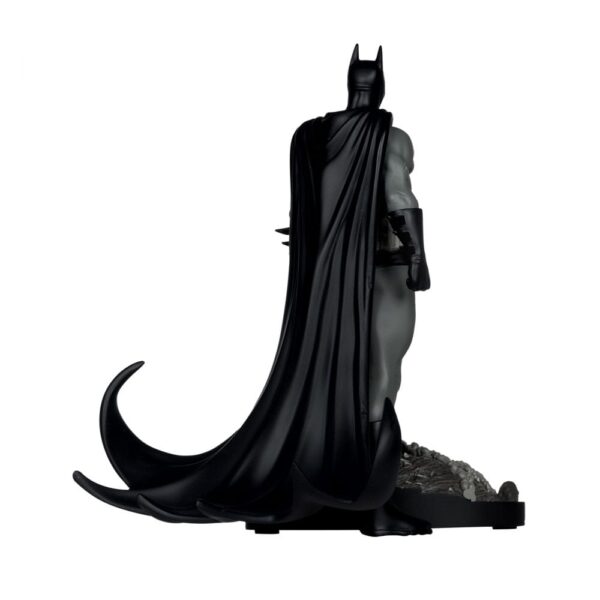 DC Direct Szobor 1/10 Batman by Bjorn Barends (Black White) 18 cm