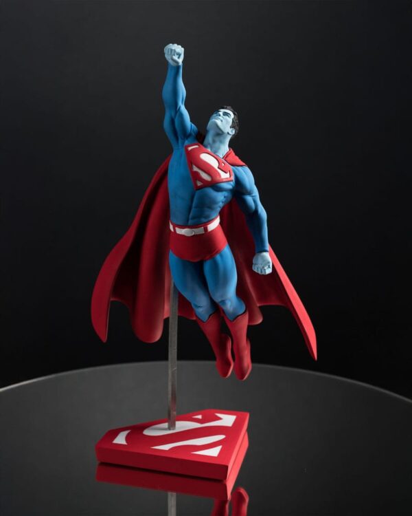 DC Direct Szobor 1/10 Superman Red and Blue: Superman by Gary Frank Limited Edition 26 cm