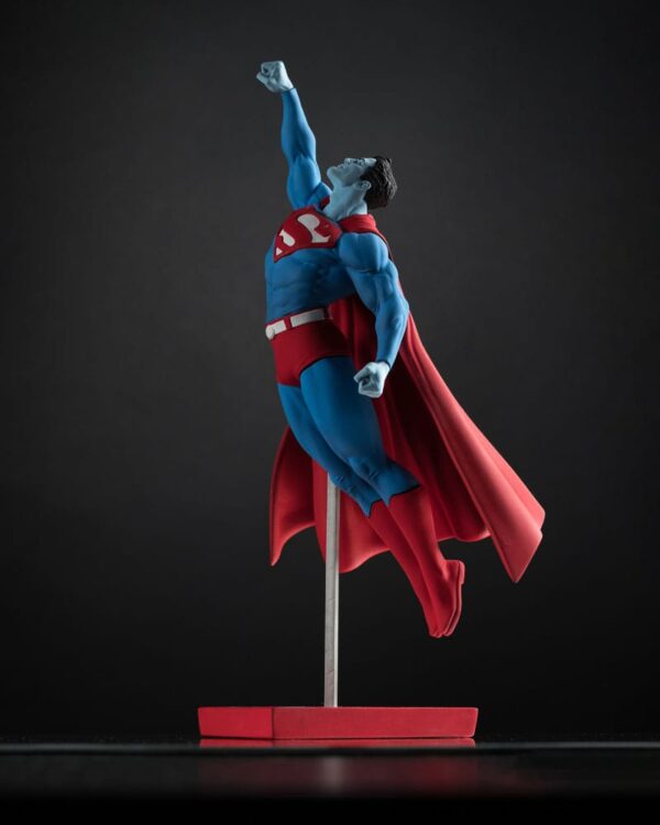 DC Direct Szobor 1/10 Superman Red and Blue: Superman by Gary Frank Limited Edition 26 cm