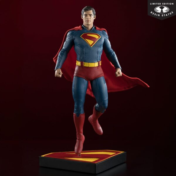 Superman (2025) DC Direct 1/6 Szobor Superman 35 cm