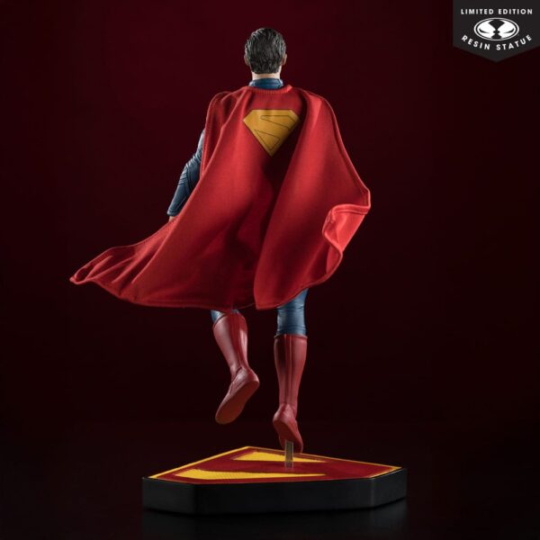 Superman (2025) DC Direct 1/6 Szobor Superman 35 cm