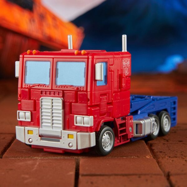 The Transformers: The Movie Generations Studio Series Commander Class Akció Figura Optimus Prime 18 cm