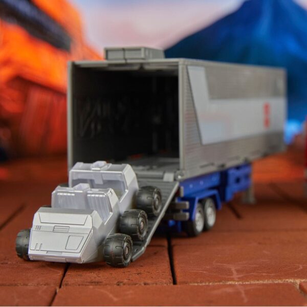The Transformers: The Movie Generations Studio Series Commander Class Akció Figura Optimus Prime 18 cm