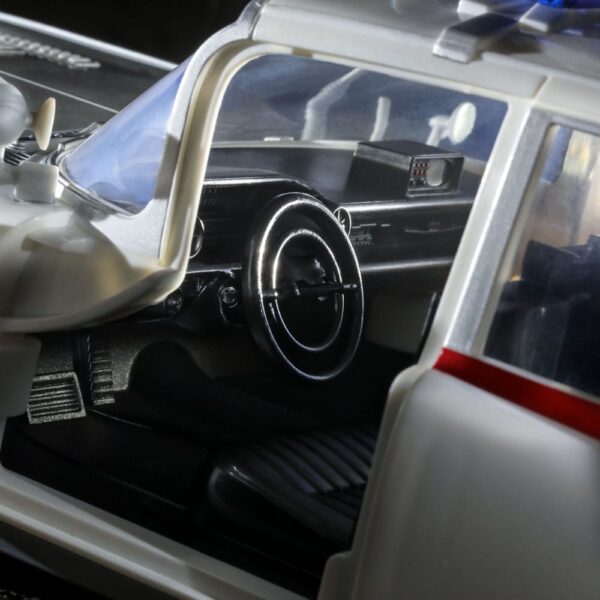 Ghostbusters Plasma Series Jármű 1/18 Ecto-1 (1984) Ghostbusters Plasma Series Jármű 1/18 Ecto-1 (1984)