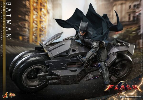 The Flash Movie Masterpiece Akció Figura wih Jármű 1/6 Batman & Batcycle Set 30 cm