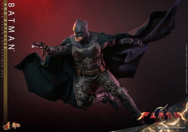 The Flash Movie Masterpiece Akció Figura wih Jármű 1/6 Batman & Batcycle Set 30 cm