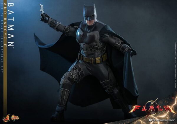 The Flash Movie Masterpiece Akció Figura wih Jármű 1/6 Batman & Batcycle Set 30 cm