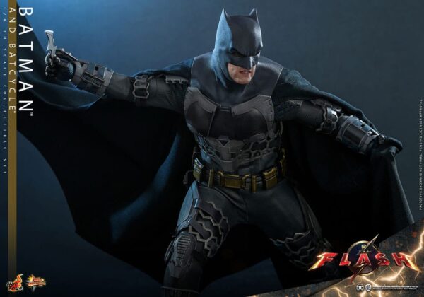 The Flash Movie Masterpiece Akció Figura wih Jármű 1/6 Batman & Batcycle Set 30 cm