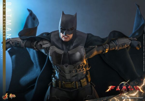 The Flash Movie Masterpiece Akció Figura wih Jármű 1/6 Batman & Batcycle Set 30 cm