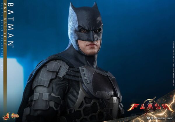 The Flash Movie Masterpiece Akció Figura wih Jármű 1/6 Batman & Batcycle Set 30 cm