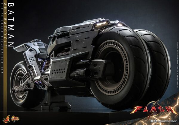 The Flash Movie Masterpiece Akció Figura wih Jármű 1/6 Batman & Batcycle Set 30 cm