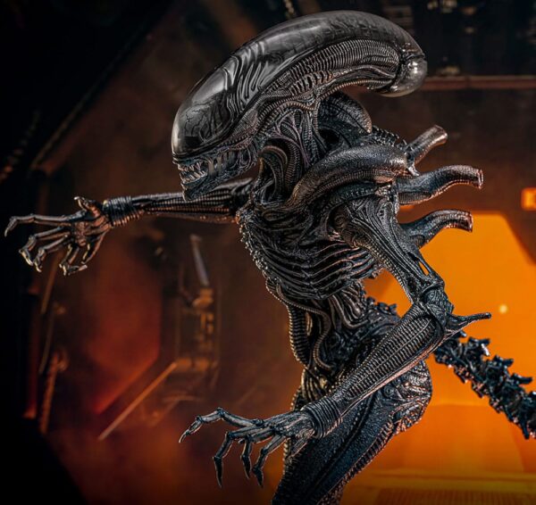Alien: Romulus Movie Masterpiece Akció Figura 1/6 Scorched Xenomorph 44 cm