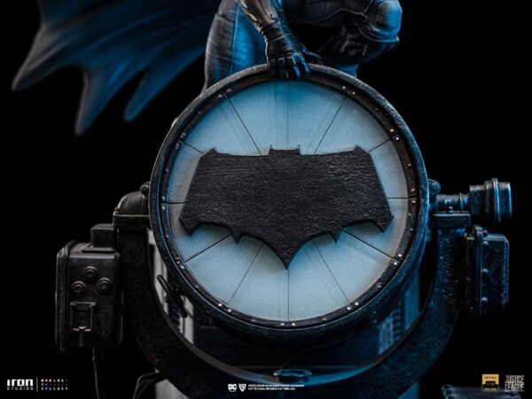 Zack Snyder's Justice League Deluxe Art Scale Szobor 1/10 Batman on Batsignal 28 cm Zack Snyder's Justice League Deluxe Art Scale Szobor 1/10 Batman on Batsignal 28 cm