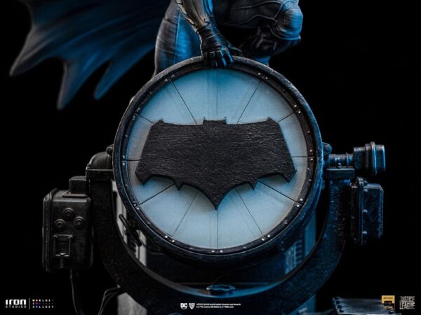 Zack Snyder's Justice League Deluxe Art Scale Szobor 1/10 Batman on Batsignal 28 cm Zack Snyder's Justice League Deluxe Art Scale Szobor 1/10 Batman on Batsignal 28 cm