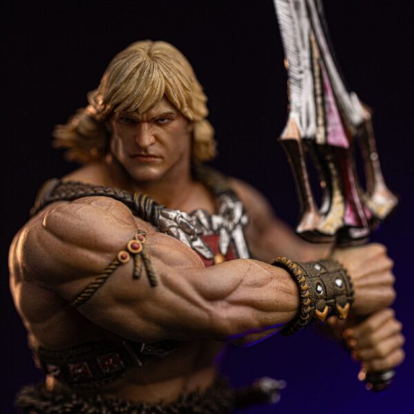 Masters of the Universe Deluxe Art Scale Szobor 1/10 He-Man Unleashed 34 cm Masters of the Universe Deluxe Art Scale Szobor 1/10 He-Man Unleashed 34 cm