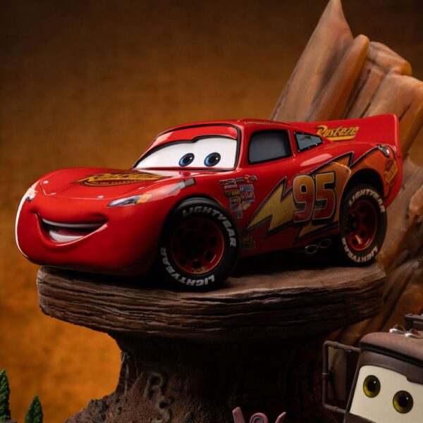 Cars Deluxe Art Scale Szobor 1/10 Lightning Mcqueen & Tow Mater 31 cm Cars Deluxe Art Scale Szobor 1/10 Lightning Mcqueen & Tow Mater 31 cm
