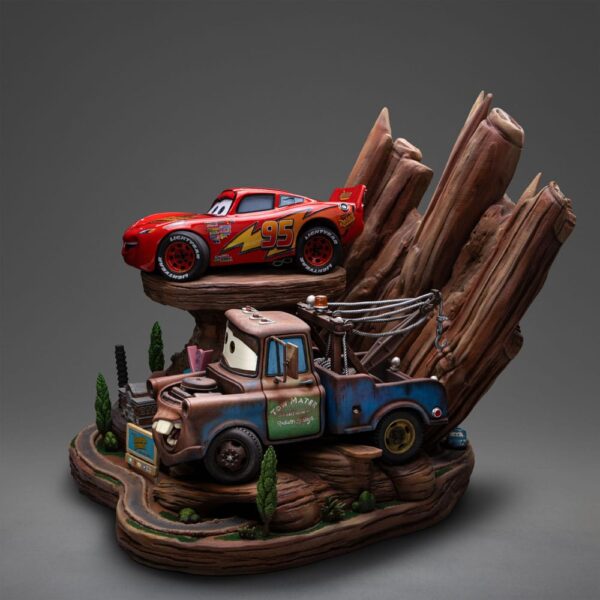 Cars Deluxe Art Scale Szobor 1/10 Lightning Mcqueen & Tow Mater 31 cm Cars Deluxe Art Scale Szobor 1/10 Lightning Mcqueen & Tow Mater 31 cm