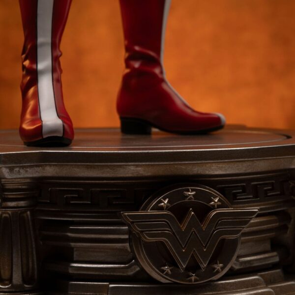 DC Comics Legacy Replika Szobor 1/4 Wonder Woman 56 cm DC Comics Legacy Replika Szobor 1/4 Wonder Woman 56 cm