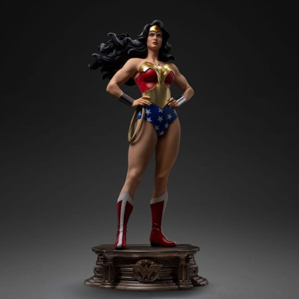 DC Comics Legacy Replika Szobor 1/4 Wonder Woman 56 cm DC Comics Legacy Replika Szobor 1/4 Wonder Woman 56 cm