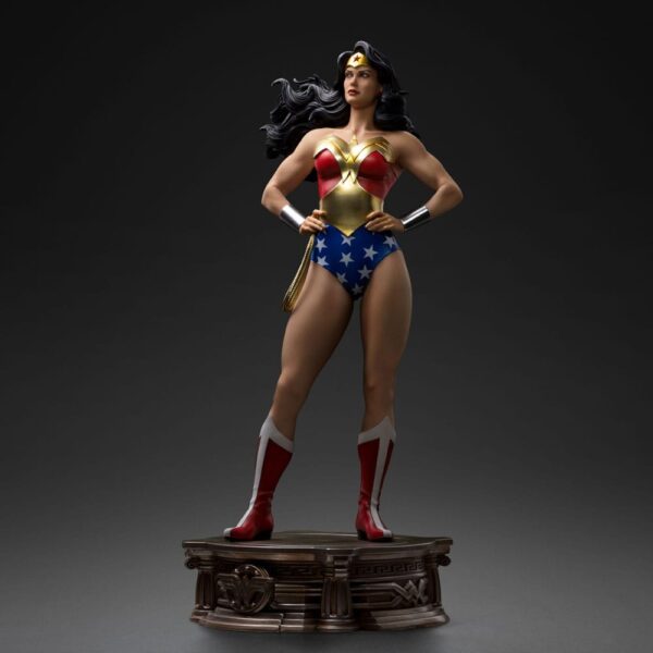 DC Comics Legacy Replika Szobor 1/4 Wonder Woman 56 cm DC Comics Legacy Replika Szobor 1/4 Wonder Woman 56 cm