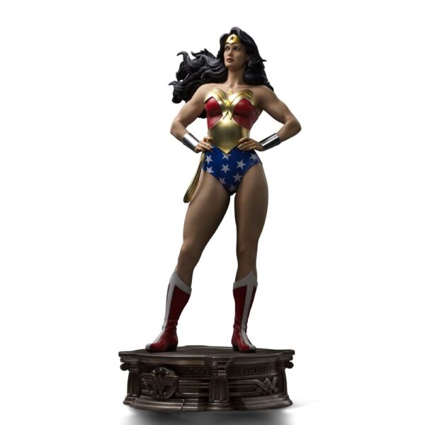 DC Comics Legacy Replika Szobor 1/4 Wonder Woman 56 cm DC Comics Legacy Replika Szobor 1/4 Wonder Woman 56 cm