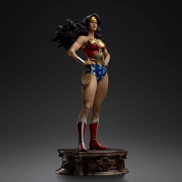 DC Comics Legacy Replika Szobor 1/4 Wonder Woman 56 cm DC Comics Legacy Replika Szobor 1/4 Wonder Woman 56 cm