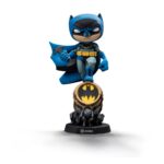 Batman Mini Co. PVC Figura Batman on Bat-Signal (Blue Variant) 15 cm
