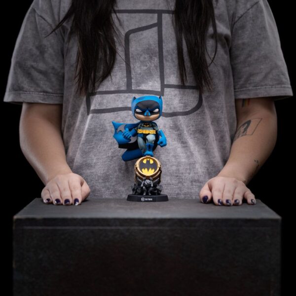Batman Mini Co. PVC Figura Batman on Bat-Signal (Blue Variant) 15 cm
