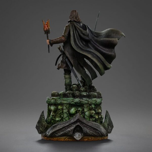 The Lord of the Rings Art Scale Szobor 1/10 Aragorn Unleashed 31 cm