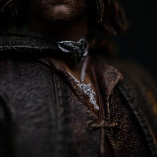 The Lord of the Rings Art Scale Szobor 1/10 Aragorn Unleashed 31 cm